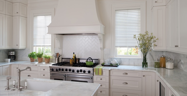 Kingsport kitchen white blinds